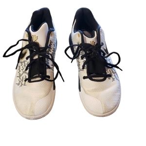 Nike Zoom Kylie Sneakers Size 8.5